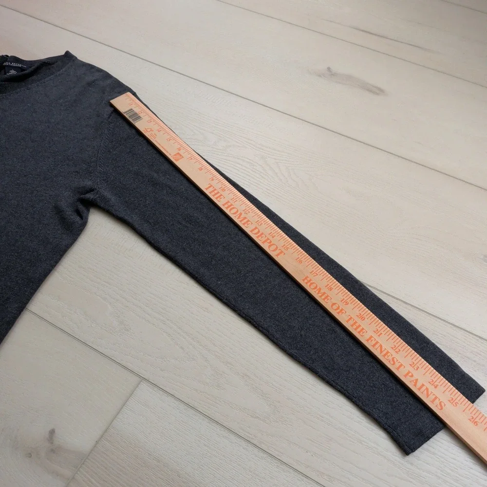 Banana Republic Mens Silk Cashmere V-Neck Sweater Charcoal Gray Large 416549-06